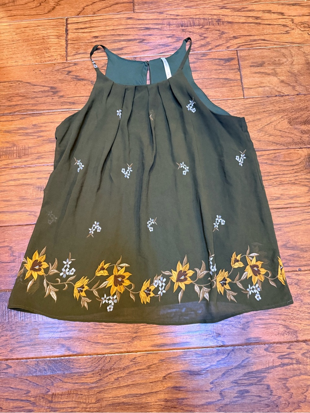 DNA Couture Olive Floral Embroidered Sleeveless Boho Tank Top โ Size Small - Picture 9 of 14